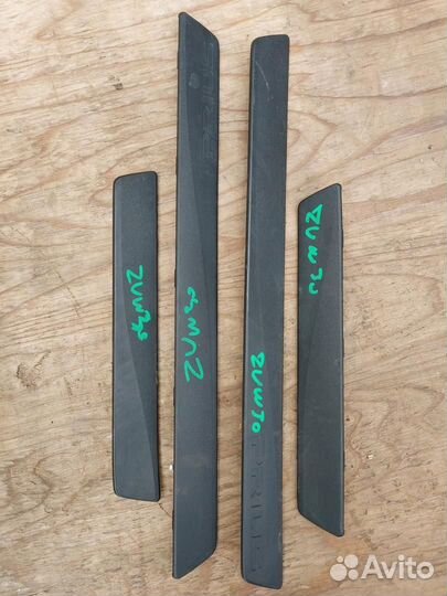 Накладка внутренняя на порог Toyota Prius 3 рест