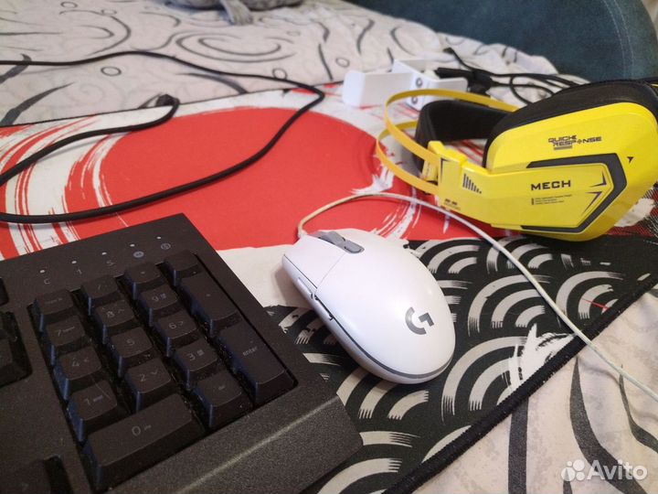 Игровая клавиатура и мышь, наушники, микрофон