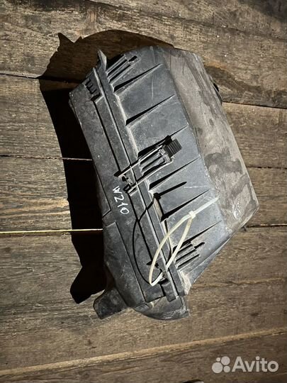 Корпус воздушного фильтра Mercedes-Benz w210 3.2