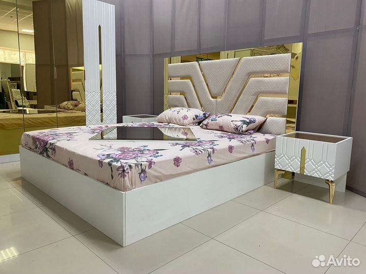 Спальный гарнитур