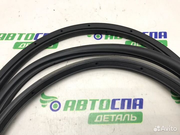 Уплотнитель двери задний левый Mazda Cx-30 DM / DN