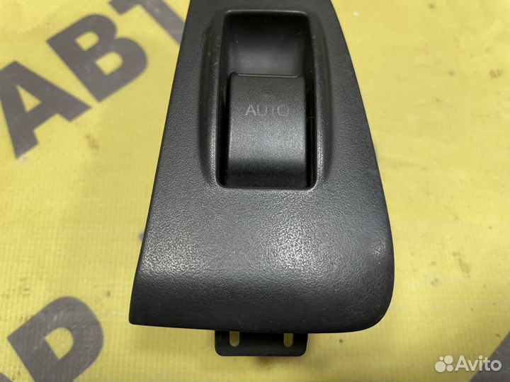 Кнопка стеклоподъемника зл Toyota Avensis 2