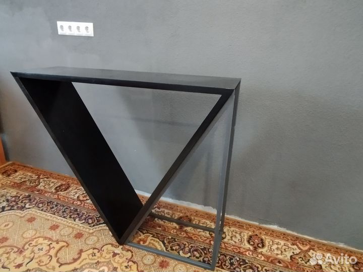 Стол-консоль в стиле лофт