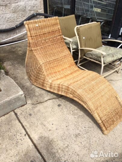 Плетеный лежак