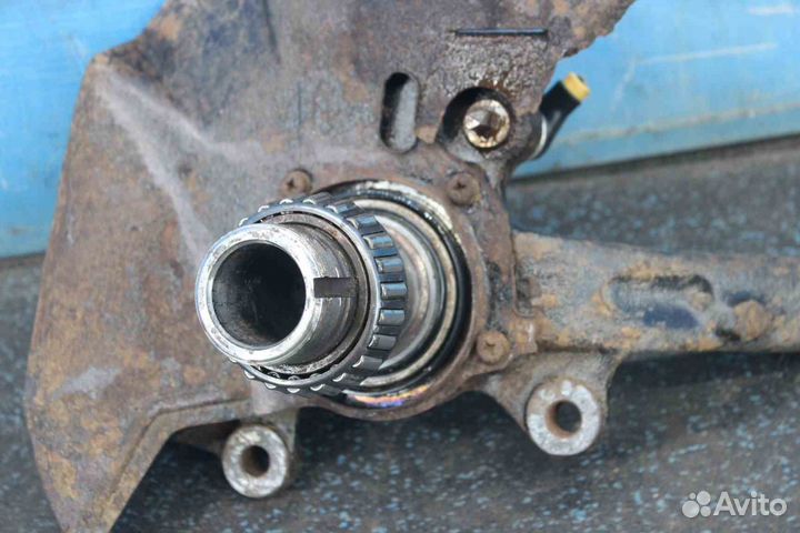 Кулак поворотный Mitsubishi Pajero (Митсубиси Падж