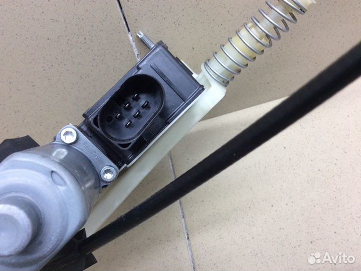 Стеклоподъемник электрический передний правый Bmw