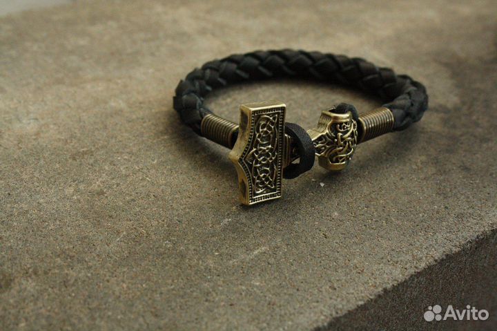 Кожаный браслет с Молотом Тора