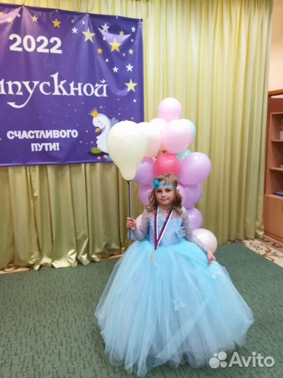 Платье голубое нарядное