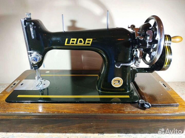 Швейная машинка lada(Minerva) 122