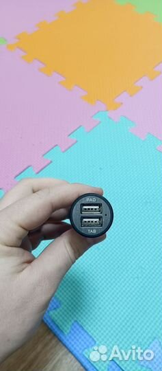 Автомобильная зарядка для телефона