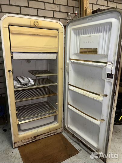 Холодильник ЗИЛ винтаж СССР 60-е года рабочий