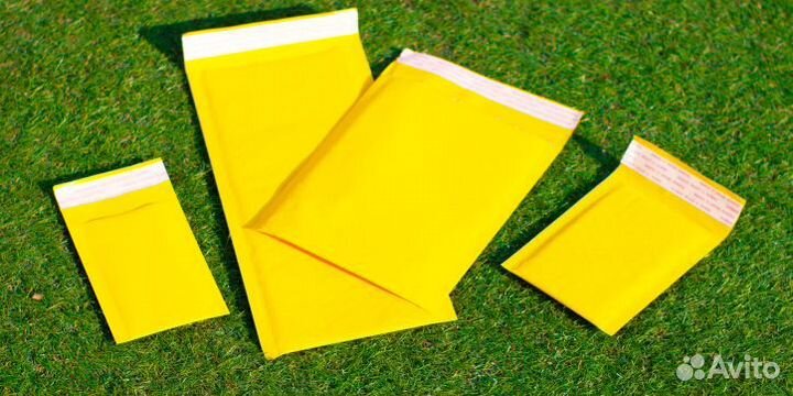 Желтый крафтовый конверт с защитной пленкой