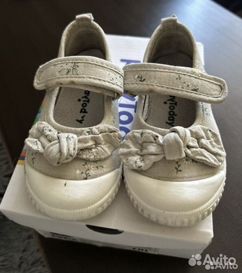 Кроссовки и кеды детские