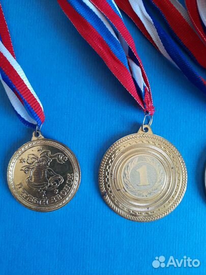 Медали разные