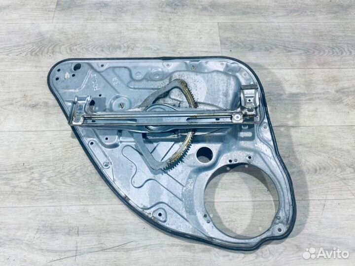 Стеклоподъемник задний правый Ford Focus седан 1.6