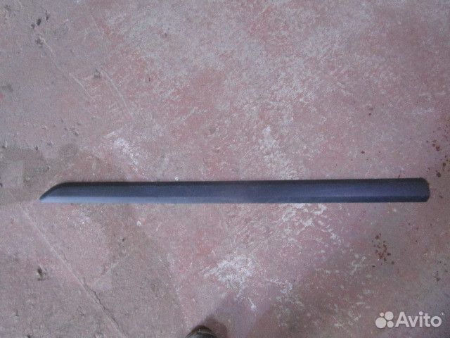 Молдинг двери передний левый Skoda Yeti 2009-2018