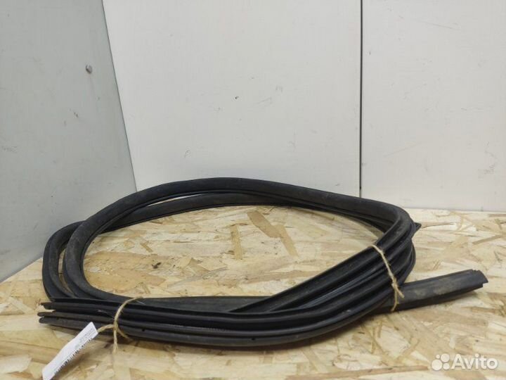 Уплотнитель проема двери задний левый Nissan