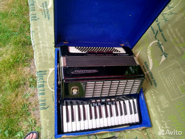 Продам аккордеон weltmeister Германия