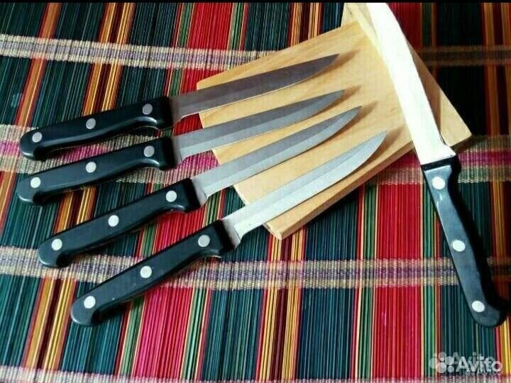 Набор кухонных ножей с подставкой