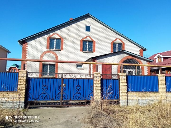 Коттедж 347 м² на участке 9 сот.