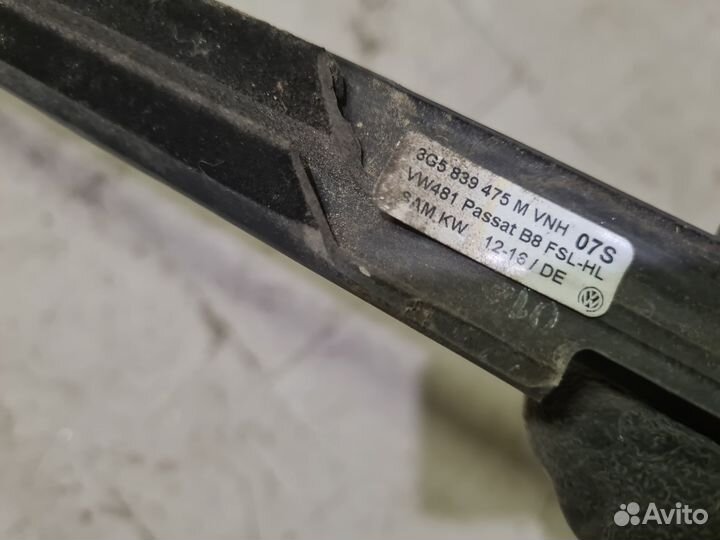 Накладка стекла заднего левого VW Passat B8