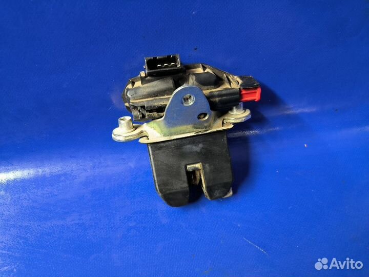 Замок багажника Volkswagen Polo V