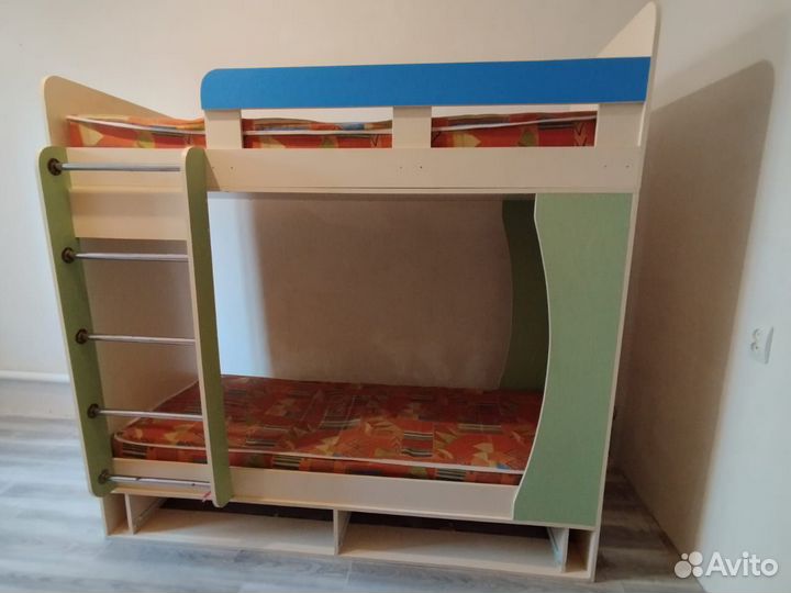 Двухъярусная кровать бу с матрасами