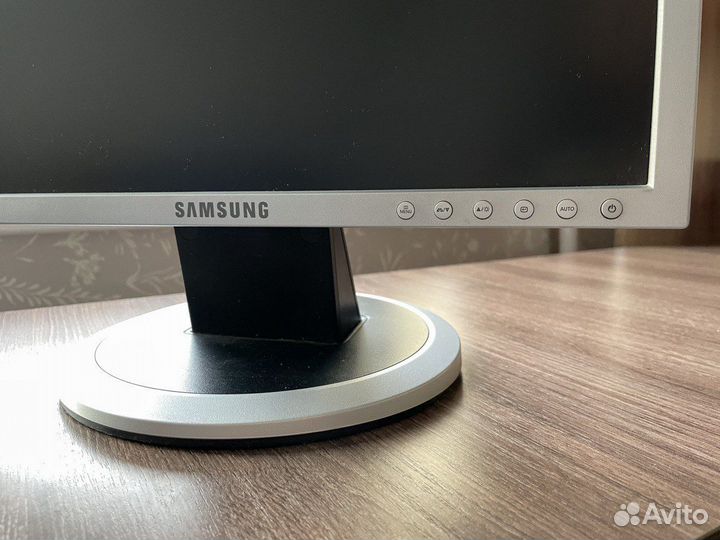 Монитор Samsung SyncMaster 740n