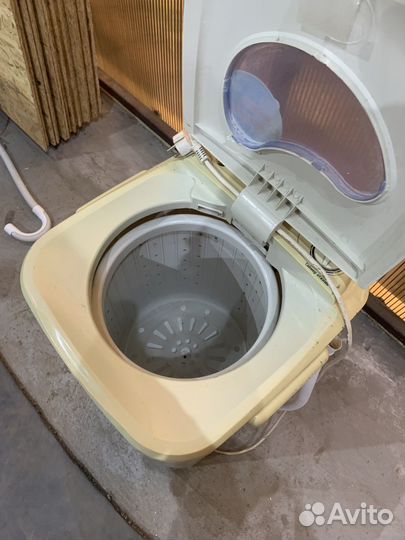 Центрифуга и активаторная стиральная машина