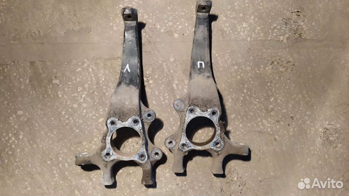 Поворотный кулак передний Тойота Марк Х