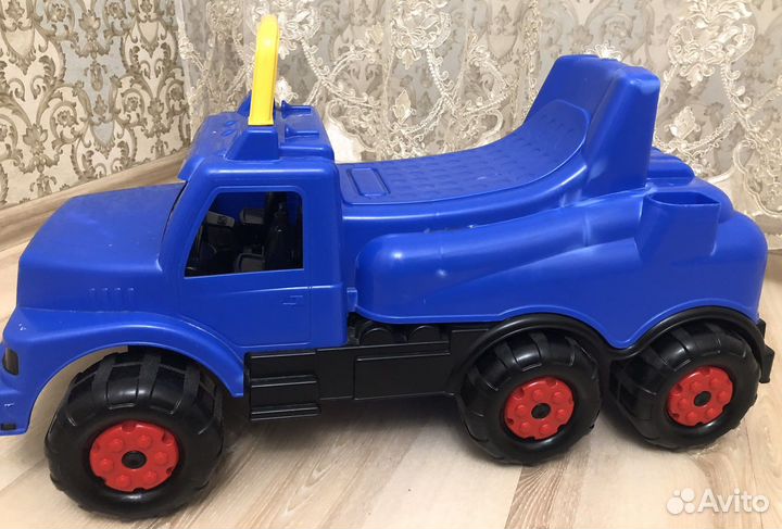 Детская машинка-каталка