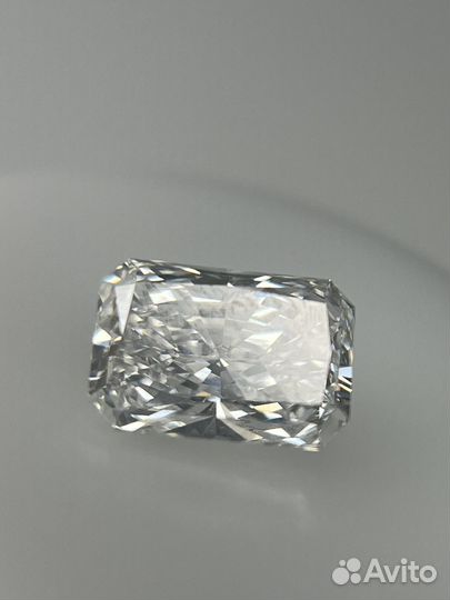 Бесцветный бриллиант огранки радиант 3.08 кр