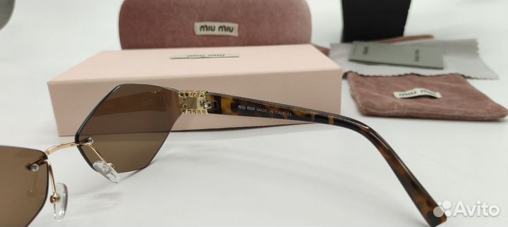 Солнцезащитные очки Miu Miu