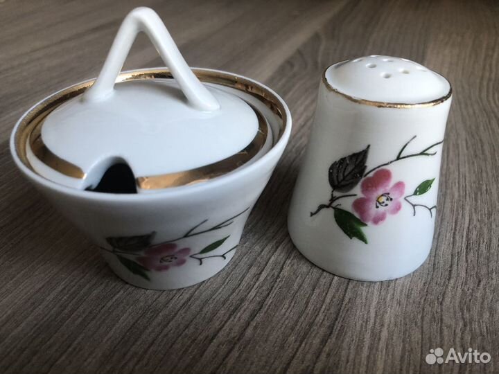 Сервизы столовый и чайный