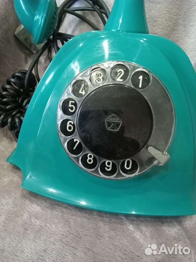 Старый стационарный телефон СССР