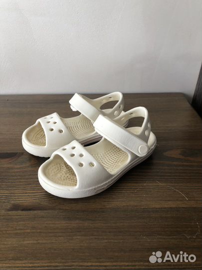 Босоножки для девочки Crocs