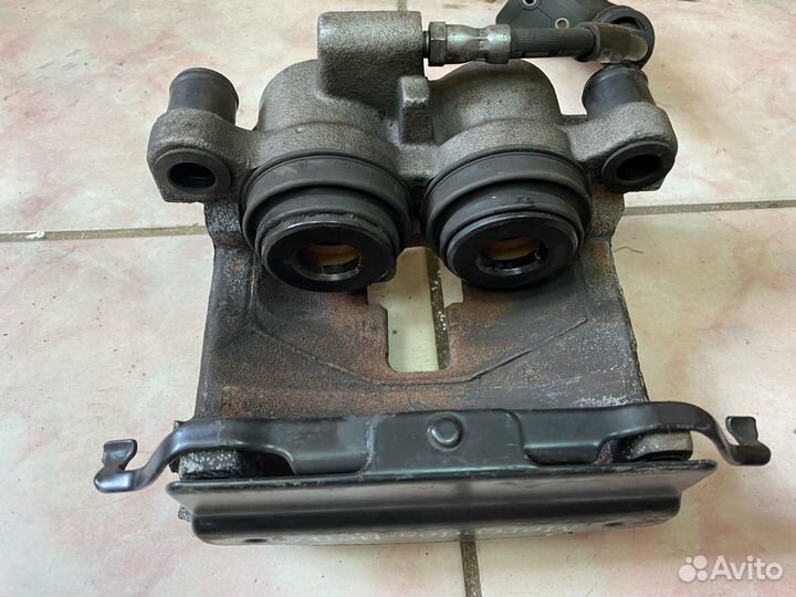 Суппорт передний левый 4895 Mercedes ML W166