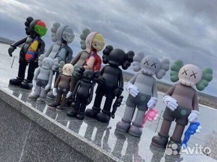 Коллекционная фигурка kaws