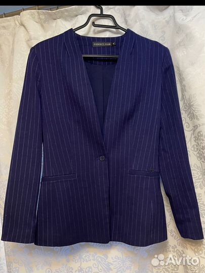 Синий пиджак в полоску женский (размер М)