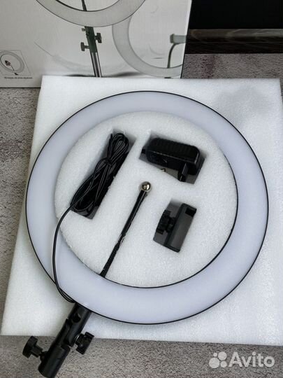 Кольцевая лампа 32 36 см на высоком штативе