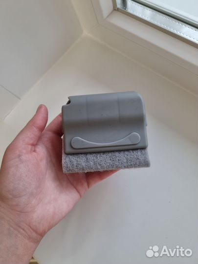 Щетка для мытья оконных проёмов и щелей