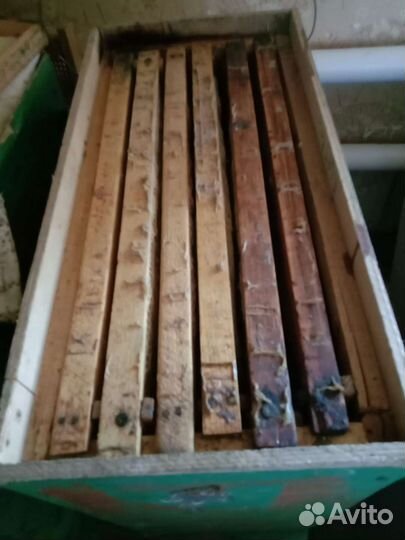 Рамки дадан, ульи, ловушки и медогонка