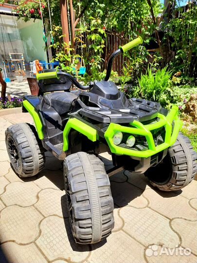 Детский квадроцикл на аккумуляторе
