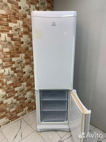 Холодильник Indesit бу no frost