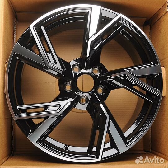 Диск литой Replica 533 R18 5*112 MB