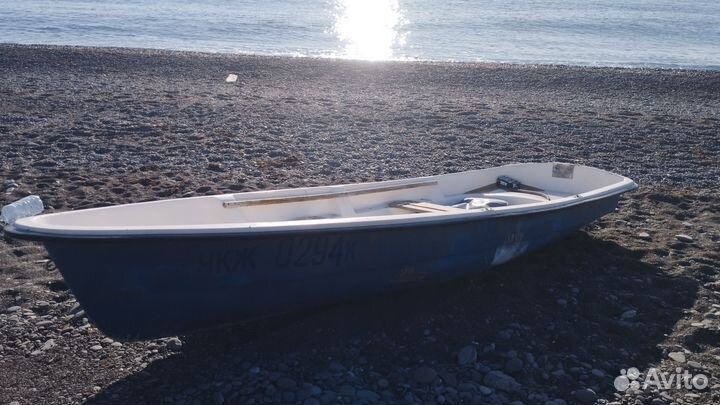 Лодка пластиковая