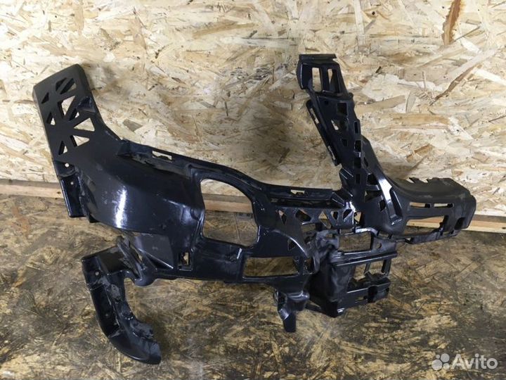 Кронштейн бампера передний правый Mercedes-Benz