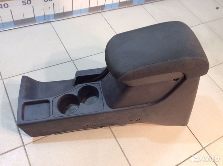 Подлокотник Mitsubishi Pajero/Montero Sport KH