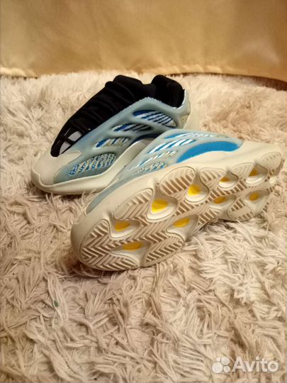 Кроссовки Yeezy Boost 700 v3 Arzareth