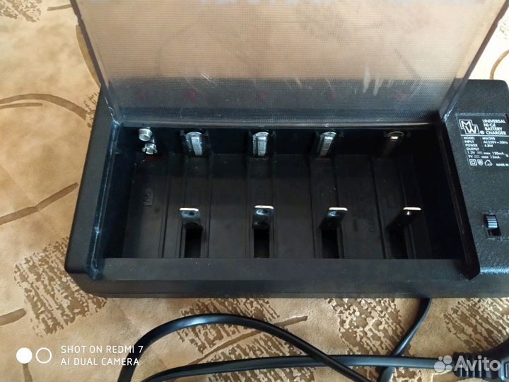 Продается зарядное устройство для батареек (аккуму